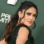 Salma Hayek Reveals Why Her Breasts Have Gotten Bigger。